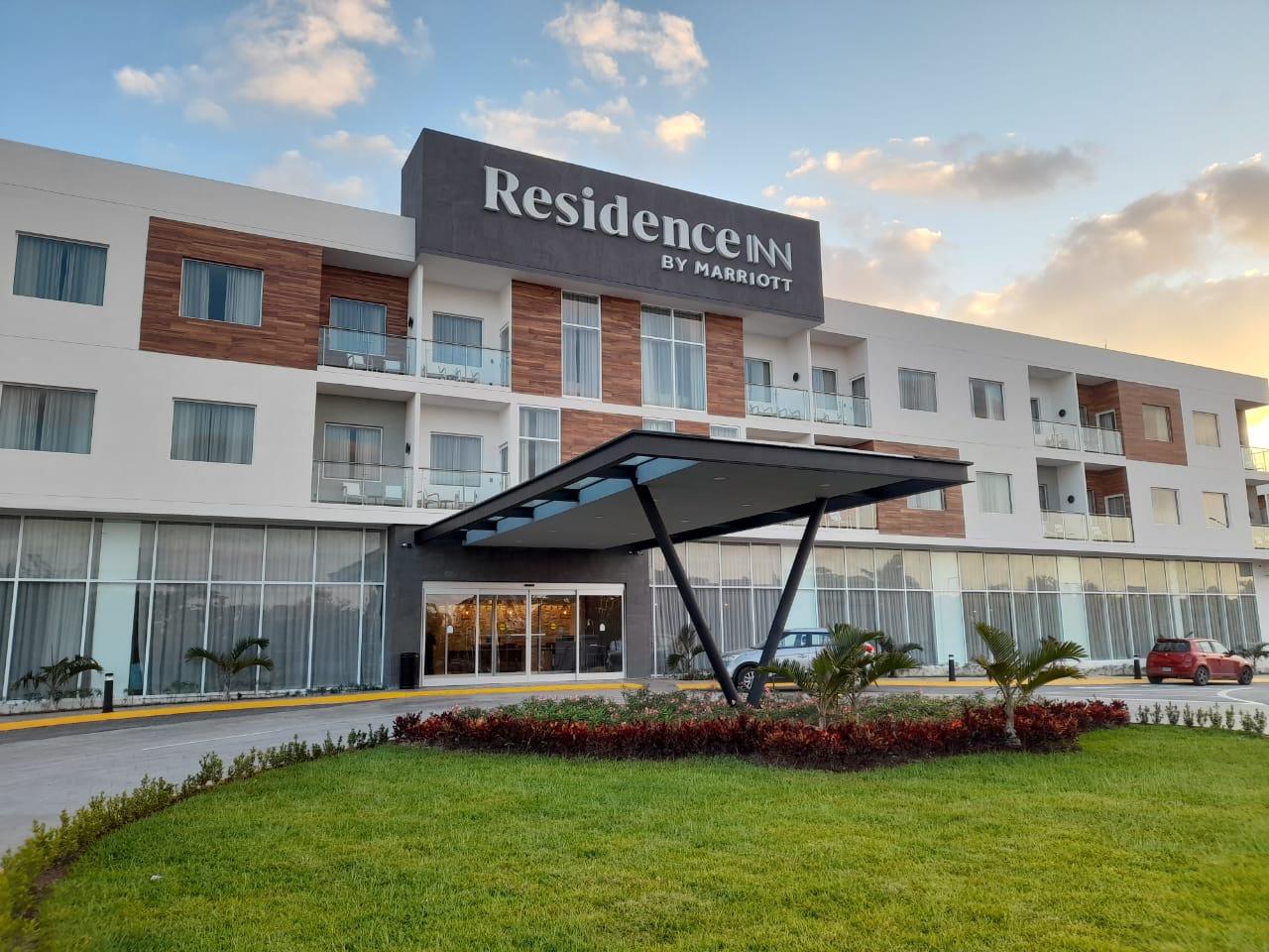 Residence Inn By Marriott Cancun Hotel Zone ภายนอก รูปภาพ