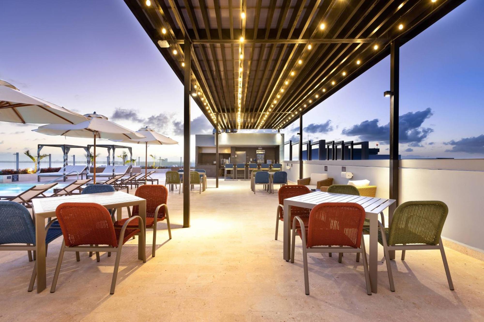 Residence Inn By Marriott Cancun Hotel Zone ภายนอก รูปภาพ
